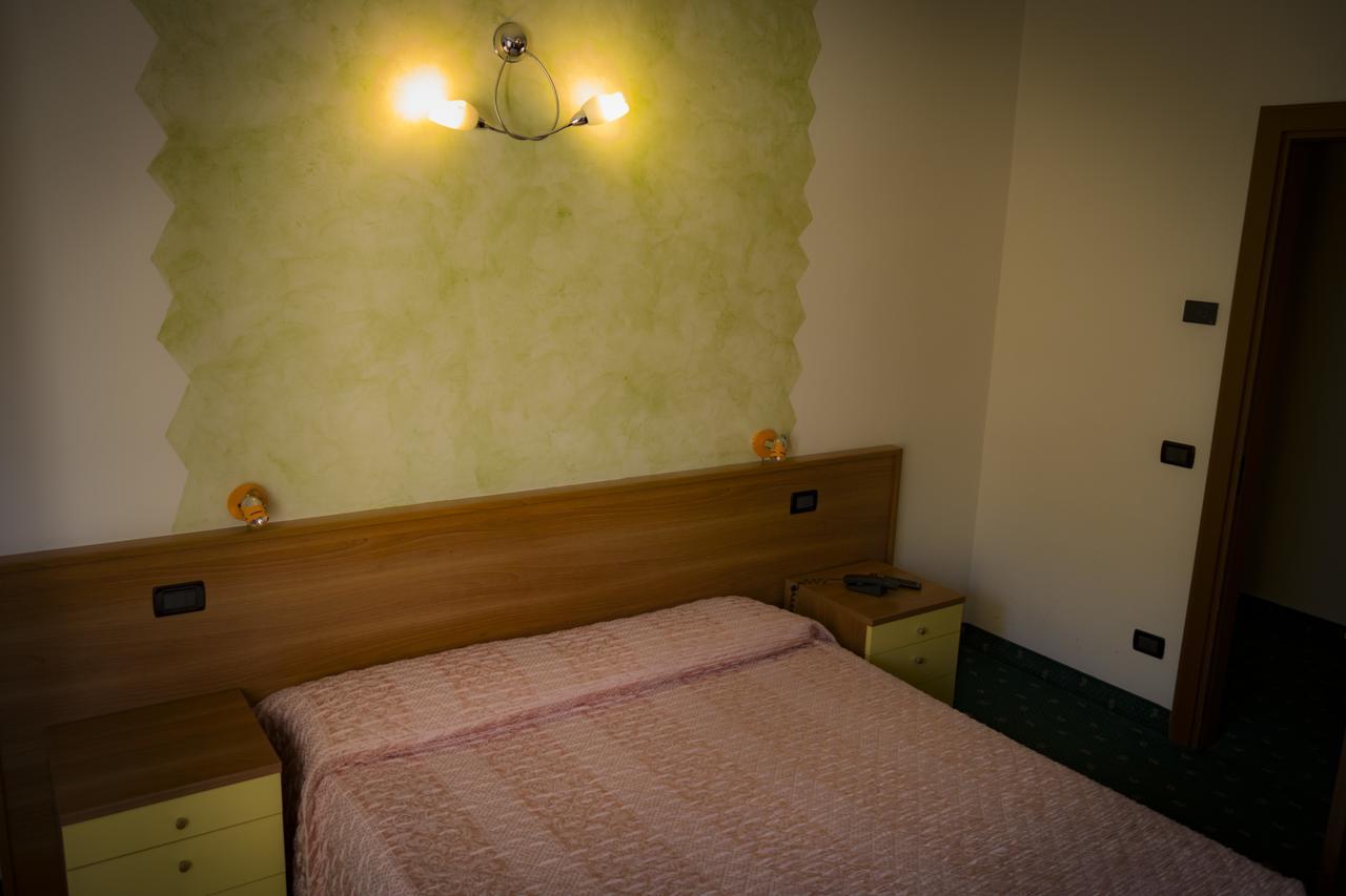 Albergo La Romanella Spinone Al Lago Exteriör bild