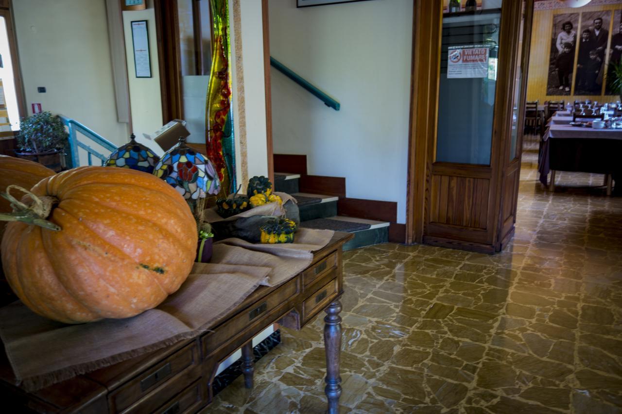 Albergo La Romanella Spinone Al Lago Exteriör bild