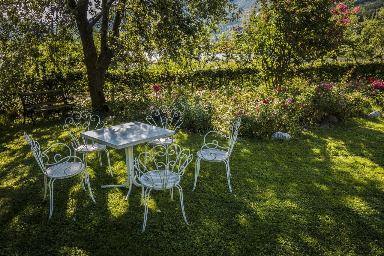 Albergo La Romanella Spinone Al Lago Exteriör bild
