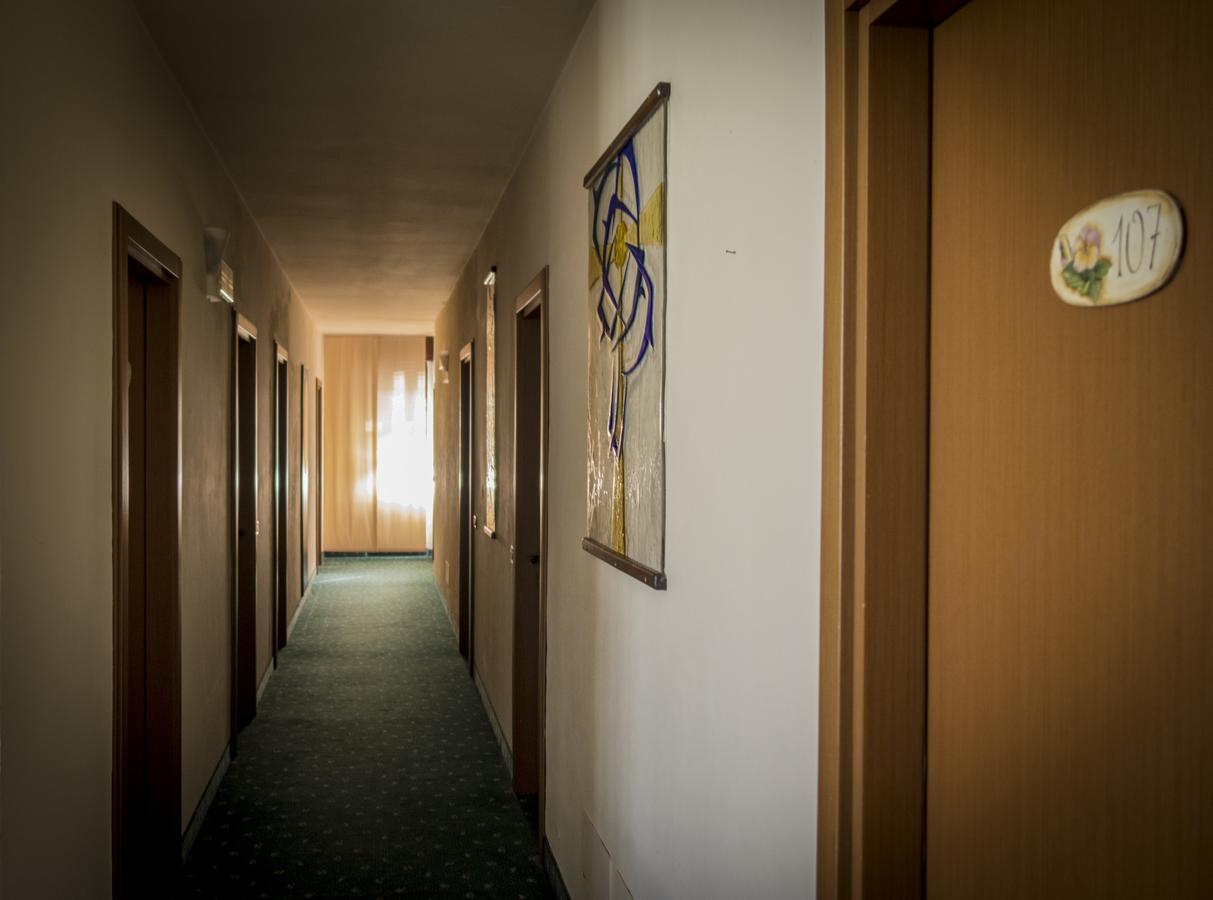 Albergo La Romanella Spinone Al Lago Exteriör bild